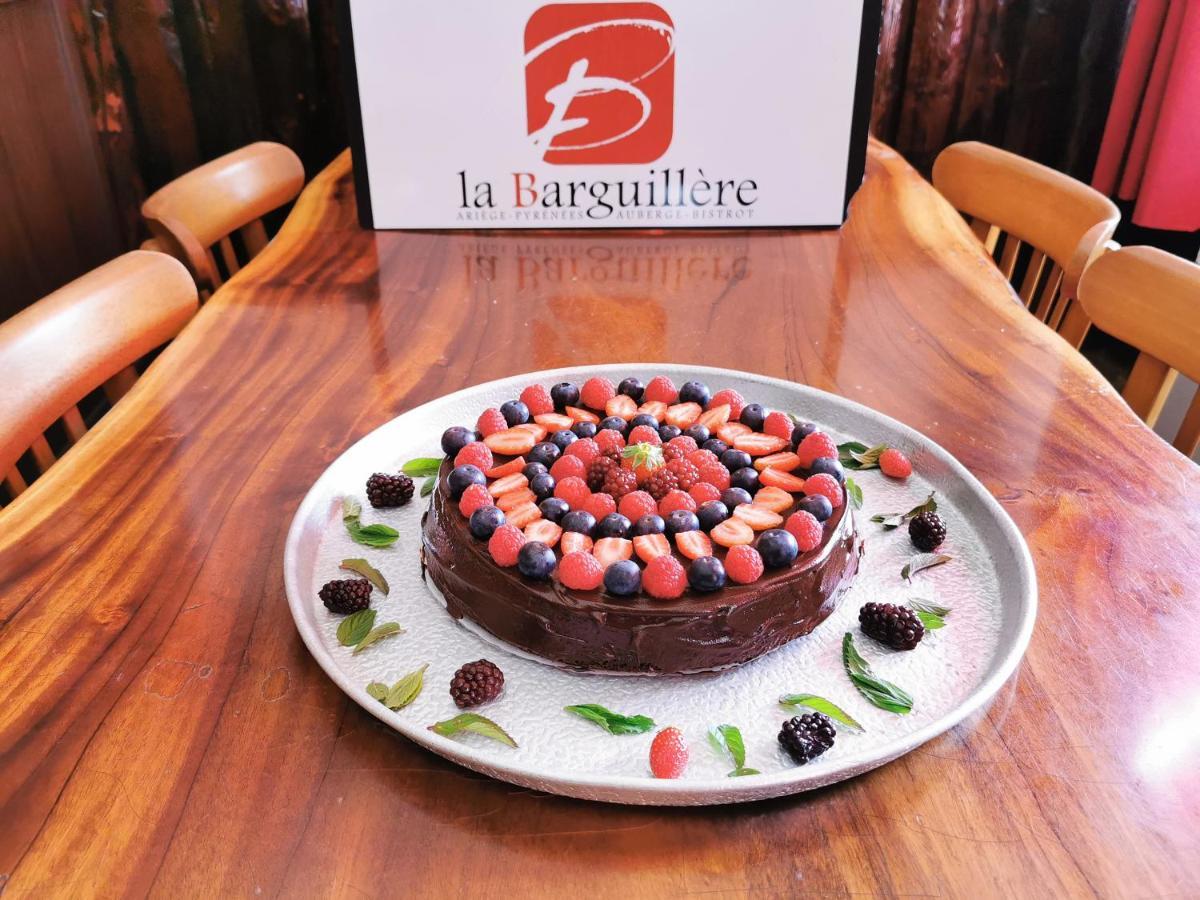 Logis Hotel Restaurant La Barguillere Saint-Pierre-de-Rivière エクステリア 写真