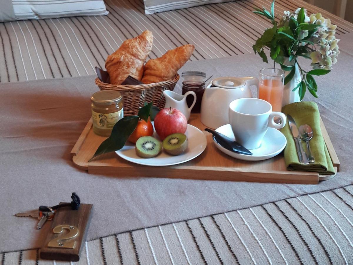 Logis Hotel Restaurant La Barguillere Saint-Pierre-de-Rivière エクステリア 写真