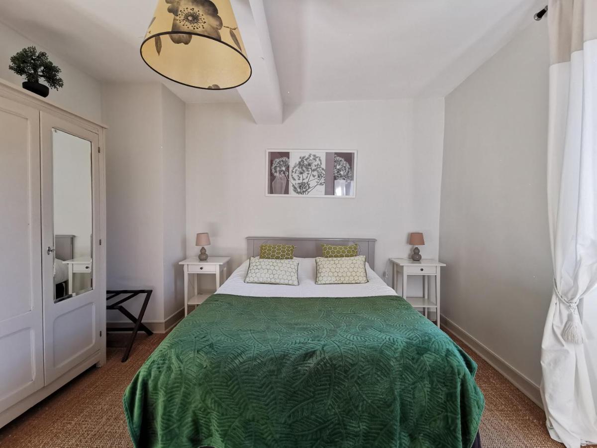 Logis Hotel Restaurant La Barguillere Saint-Pierre-de-Rivière エクステリア 写真