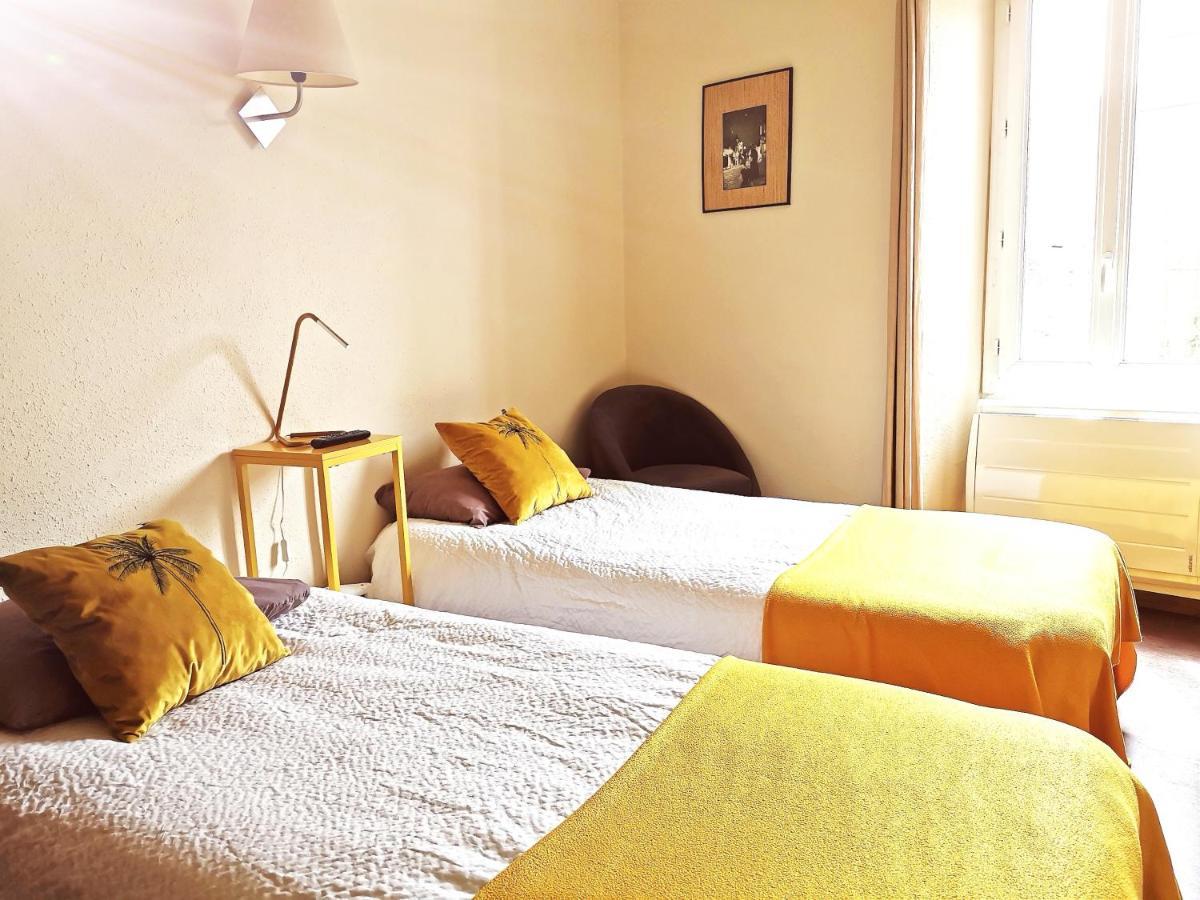 Logis Hotel Restaurant La Barguillere Saint-Pierre-de-Rivière エクステリア 写真