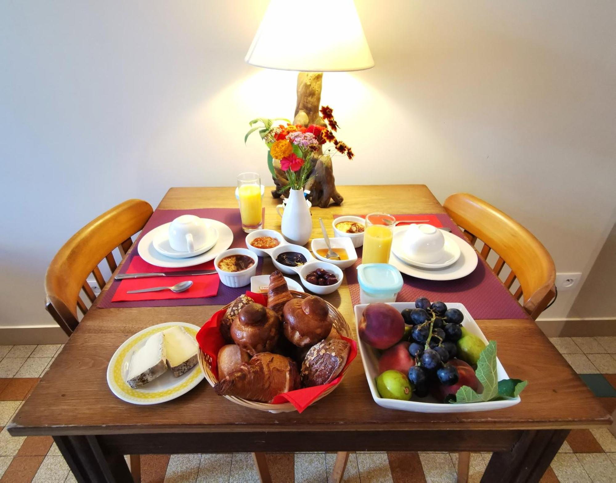 Logis Hotel Restaurant La Barguillere Saint-Pierre-de-Rivière エクステリア 写真