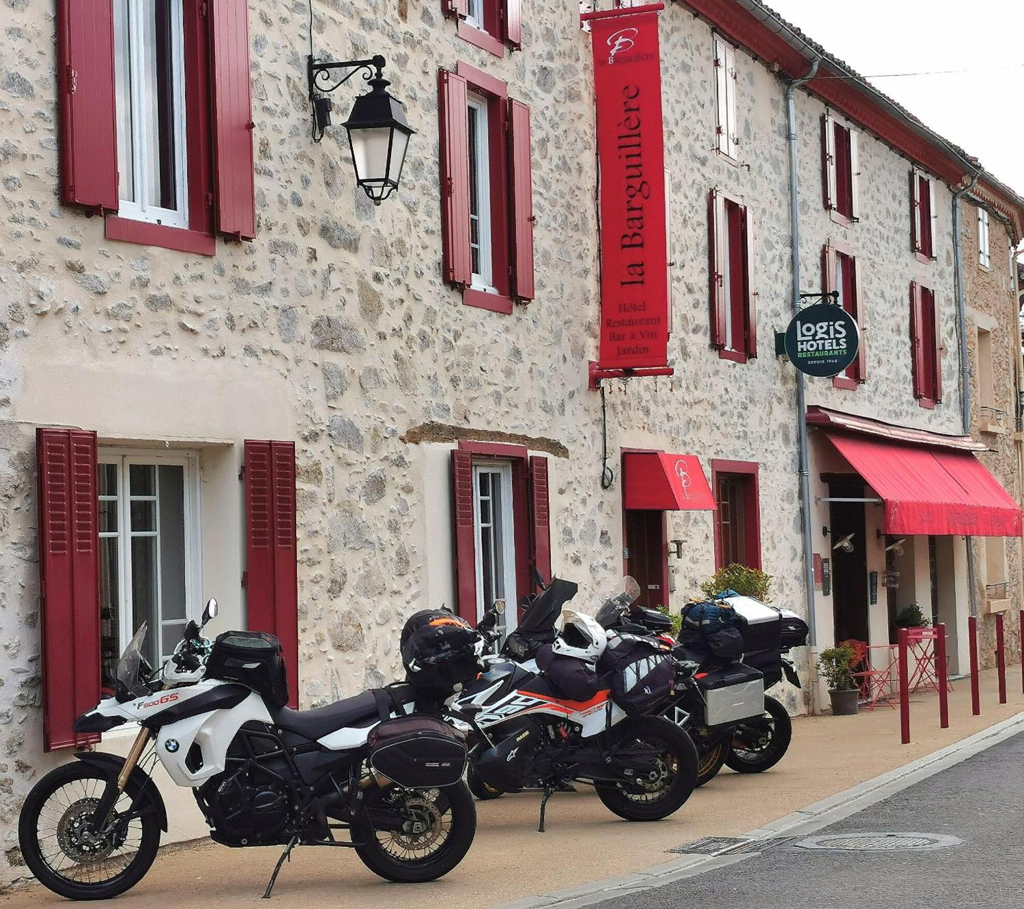 Logis Hotel Restaurant La Barguillere Saint-Pierre-de-Rivière エクステリア 写真