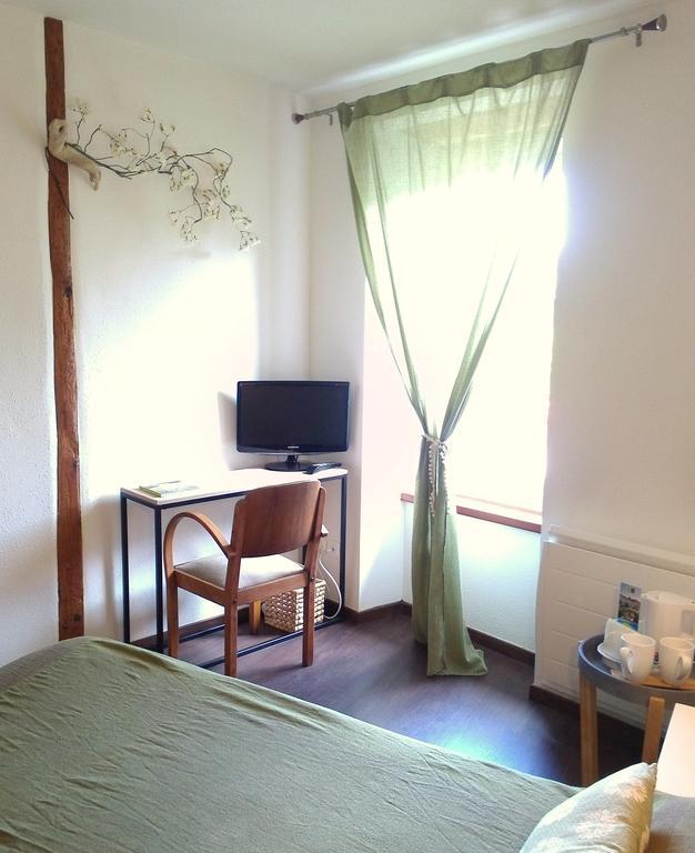 Logis Hotel Restaurant La Barguillere Saint-Pierre-de-Rivière エクステリア 写真