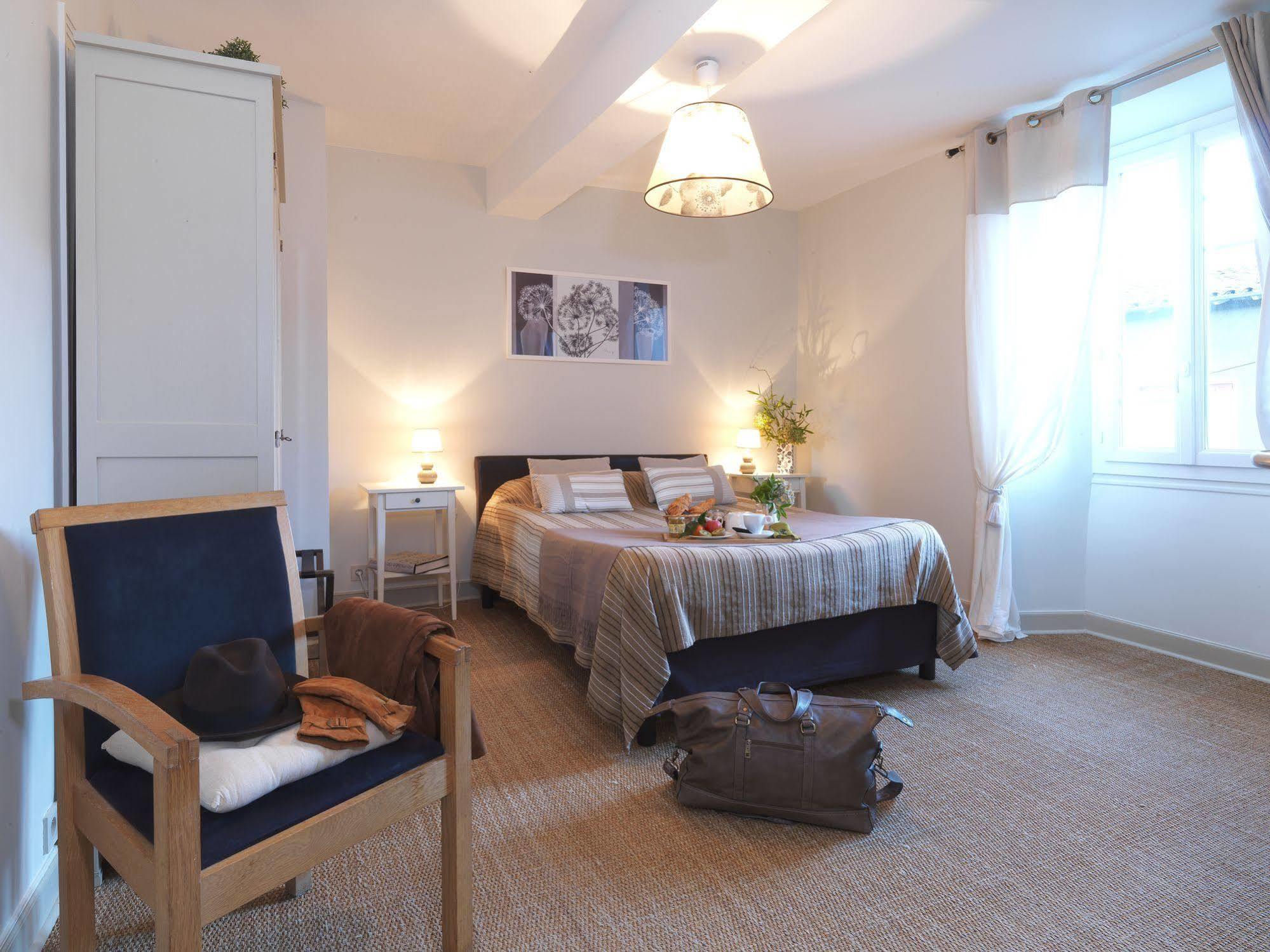 Logis Hotel Restaurant La Barguillere Saint-Pierre-de-Rivière エクステリア 写真