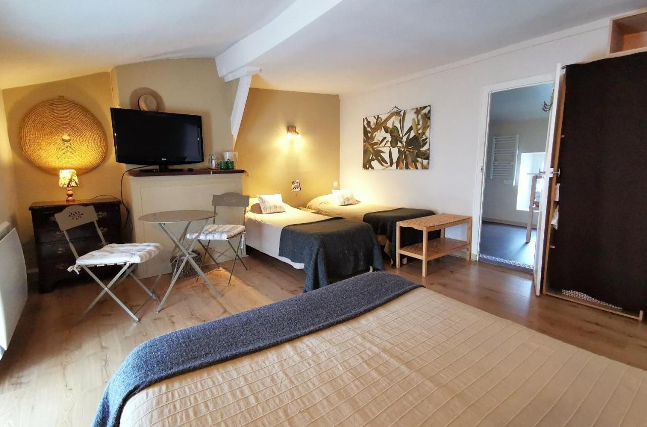 Logis Hotel Restaurant La Barguillere Saint-Pierre-de-Rivière エクステリア 写真